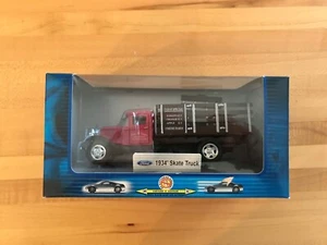 TINS TOYS 1934 FORD SKATE TRUCK FRUTAS Y VERDURAS FRESCAS CABINA ROSA ESTACAS MARRONES - Imagen 1 de 6