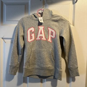NWT Girls GAP Fleece Cotton Pullover Hoodie | Size Small (6/7) | Gray & Pink - Picture 1 of 8
