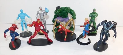 Lote de 8 figuras/tapasteles de PVC Disney Store Marvel Avengers Foto 1 de 4