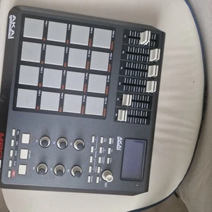 Akai Professiona MPD26 MIDI/USB controller - Black/New in box - Picture 1 of 7