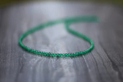 Collar gargantilla hecha a mano con cuentas de piedras preciosas redondas facetadas de ónix verde de 2-3 mm para mujer 24" Foto 1 de 4