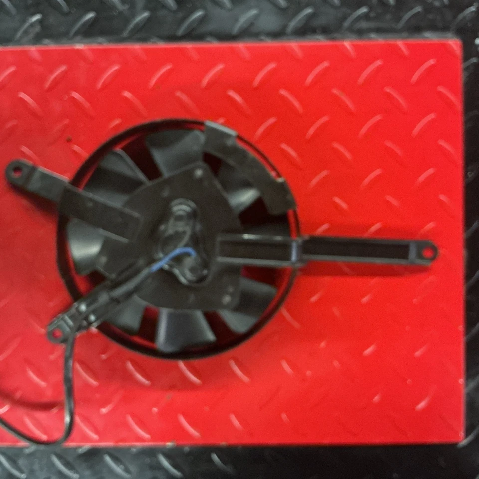 Вентилятор охлаждения радиатора двигателя 2008 Kawasaki Zzr600 59502-1128 - Изображение 1 из 2