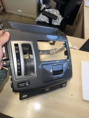 Nissan Quest s 2012 tablero palanca de cambios moldura bisel panel 682601JA1A fabricante original  Foto 1 de 4