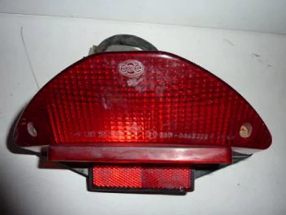 Feu arrière origine pour scooter Aprilia 50 Rally Occasion - Photo 1/1