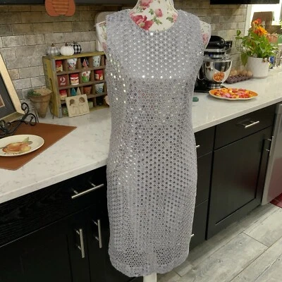 Vestido Black Label By Chico’s tamanho 8 prata lantejoulas bainha de crochê coquetel festa - Imagem 1 de 4