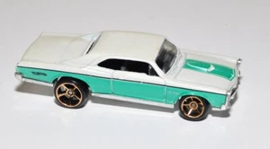 Hot Wheels '67 Pontiac GTO R7579 Faster Than Ever 6/10 bianco 2010 - Foto 1 di 5