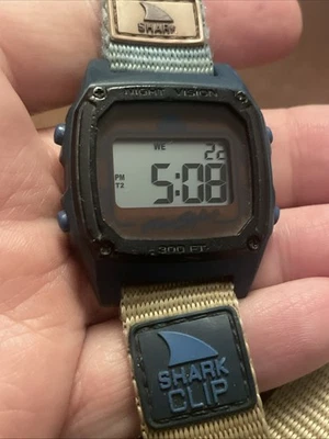 Freestyle Shark 男女皆宜 FS101136 多功能尼龙石英数字 34 毫米手表 — 第 1/4 张图片