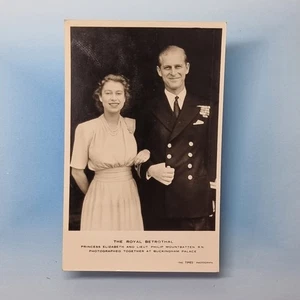 Postal de la realeza británica C1947 foto real princesa Isabel compromiso Felipe - Imagen 1 de 2