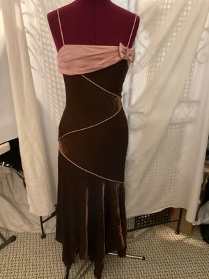 Vestido vintage de mujer Del Laru marrón con ribete rosa de Sheila Yen Foto 1 de 4