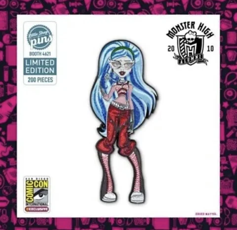 SDCC 2023 Monster High Alumni Exclusive Glitter Variant Ghoulia Yelps Pin /200 Cover