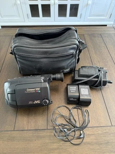 Vintage JVC GR-AXM10U Compact VHS Camcorder 18X Optical 1997 Japan Bag Charger - Picture 1 of 11
