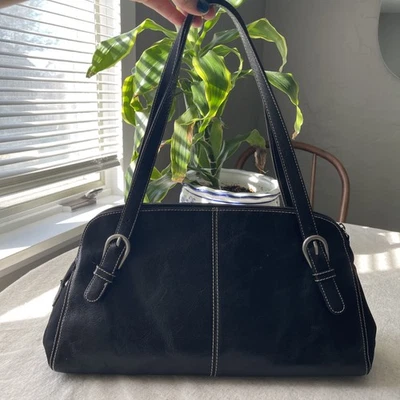 Bolso Soho Franco Sarto Cuero Negro Doble Correa. Bolsillo interior con cremallera usado en excelente estado Foto 1 de 4