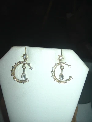 悬垂移动水晶月亮星星水晶海报贝西·约翰逊穿孔耳环 — 第 1/4 张图片