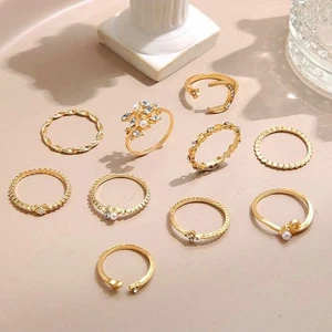 Juego de 10 anillos apilables contemporáneos enchapados en oro para mujer y niña - Imagen 1 de 8