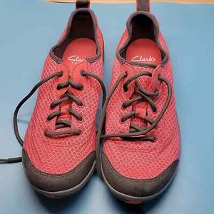 Zapato para correr Clarks rosa 6,5  - Imagen 1 de 7