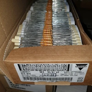 50pcs VISHAY LCA0411 3k3 0.55W 500V max CARBON RESISTORS- EQUAL PIHER QUALITY! - Picture 1 of 2