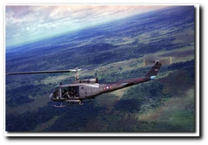 Vietnam Huey 1971 por Peter Chileli - UH-1 Iroquois - Impresión de arte de aviación - Imagen 1 de 1