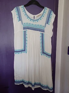 MANTARAY WHITE BLUE EMBROIDERED CRINKLE LONG TOP SIZE 14..LADIES - Picture 1 of 6