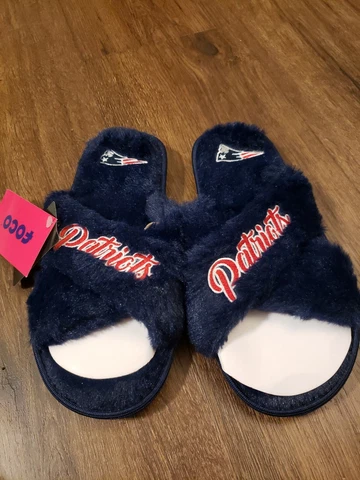 New England Patriots Women's Criss Cross Slippers Size Small 5-6 Cover