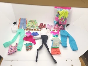15+ pz Fashion Pack Abbigliamento Camicia Fiamma Pantaloni Neri Sandali SIGILLATI Barbie +Altro 2 - Foto 1 di 17