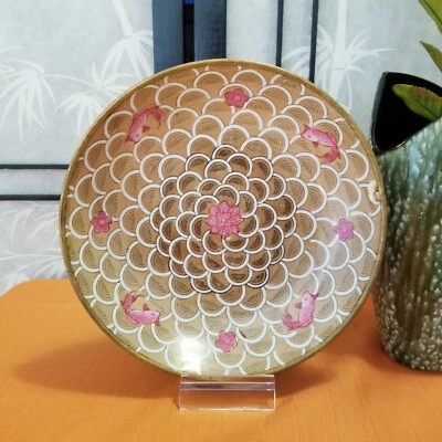 Elegante cuenco de porcelana japonés con revestimiento de latón - motivo de loto y koi Foto 1 de 4