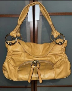 B. Makowsky Camel Tostado Guijarro Cuero Solapa Cremallera Cartera Bolso de Mano Hobo Bolso de Mano - Imagen 1 de 6