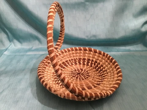 Vintage Charleston Sweetgrass Basket large S shaped handle 10 1/2” diameter Cover