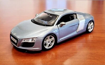 Coche modelo diecast Audi R8 gris edición especial 1/24 de Maisto con caja Foto 1 de 4