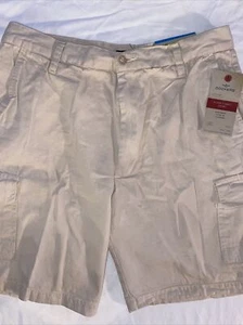 DOCKERS MEN ICONIC CARGO SHORTS 30 Light Khaki NWT - Picture 1 of 7