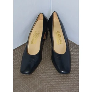 Salvatore Ferragamo Davallia Navy Blue Leather Pump Size: 8.5 AAAA - Picture 1 of 11
