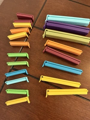 Pampered Chef Bag Clips Twixit Assorted Sizes Lot of 20 Clips - Image 1 of 3