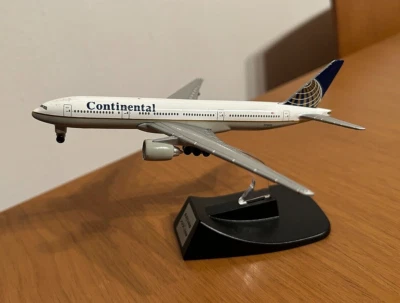 Aereo di linea Boeing - 777-300 - CONTINENTAL - Fabbri - 1/460 - Immagine 1 di 3