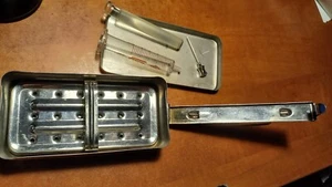 Set medico militare vintage in metallo con siringa vetro Sterilizzatore anni 50 - Foto 1 di 8