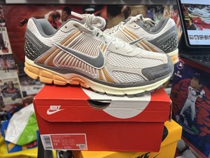 DS Nuevo Nike Zoom VOMERO 5 Phantom Plano Peltre Talla 10.5 Entrenador para Corredores - Imagen 1 de 5