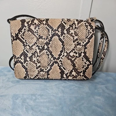 Bolsa de ombro H&M em imitação padrão de pele de cobra - Imagem 1 de 4