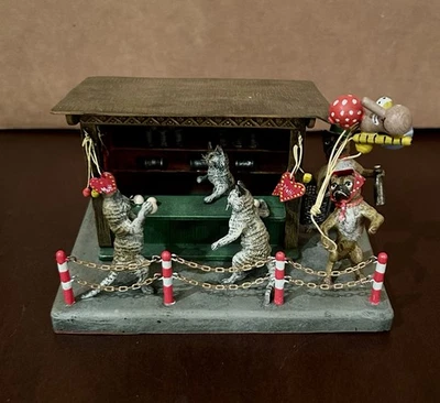Antigua estatuilla miniatura de bronce pintada en frío de Viena gatos y perros en la feria Foto 1 de 4