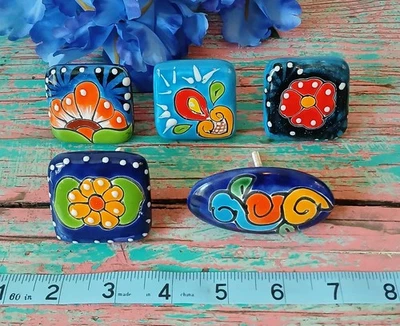 FABULOUS Mexico Talavera Cabinet Knob Drawer Pulls~ Exquisite Hand-Painted 5 Pcs - Image 1 of 4