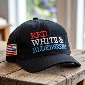 Klassischer Hut bestickt rot weiß & blaubeeren Charlie Kirk Memorial Geschenk - Bild 1 von 3