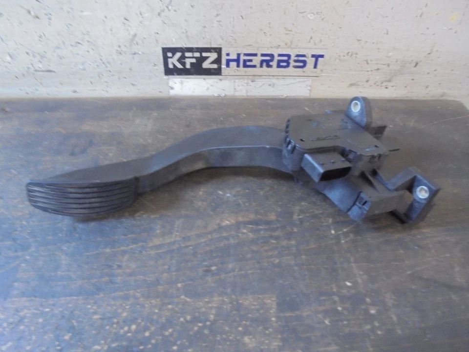 Iveco Daily VI Gaspedalpotentiometer 5801333490 35S14 100kW F1AGL411J*C 164637 - Bild 1 von 1