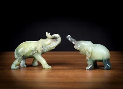 Jade Elefanten Figuren Gravuren Nephrit  - Bild 1 von 4