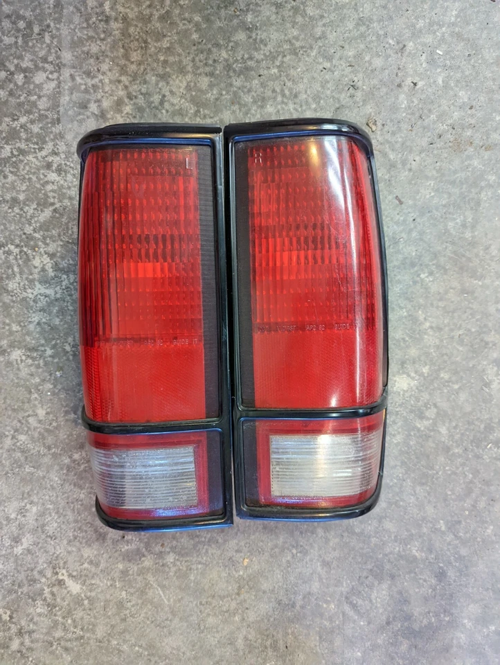 Juego de lentes de luz de freno trasero Chevrolet S-10 S10 & Blazer, GMC Sonoma y S-15 1982-93 Foto 1 de 1