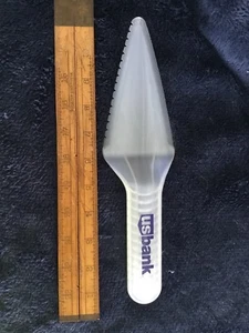 USBank Pie Server Promotional Scalloped Cutting Edge Pearlized Plastic - Picture 1 of 2