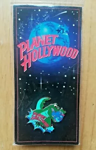 Spilla Planet Hollywood Orlando Gator Chopping Planet Earth vintage 1997 sigillata nuova con scatola - Foto 1 di 3