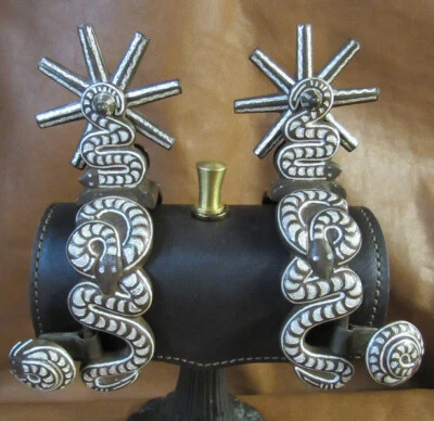 定制墨西哥毒蛇双镶嵌棕色饰面银色马刺 — 第 1/4 张图片