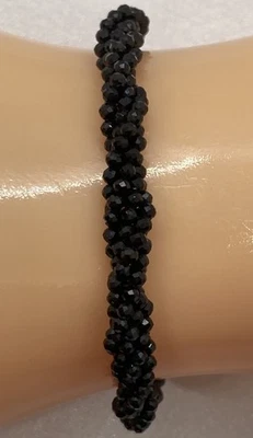 Brazalete Bolo retorcido con cuentas de espinela negra platino sobre plata de ley (adj) Foto 1 de 4