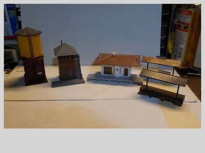 HO Lot Of 5 R/R Yard Buildings 4 Built Water Tower With Platforms switch tower & - Image 1 of 4