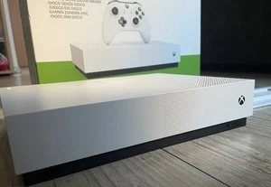 Microsoft Xbox One S All-Digital Edition 1TB + Fernbedienung und Standfuss - Bild 1 von 9