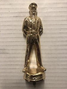 VINTAGE NOS METALL Soldat Trophäe Topper. 5". Karton 351 - Bild 1 von 2