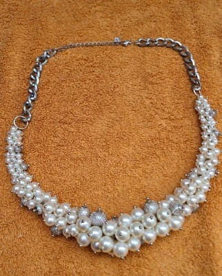 Collar babero de perlas de imitación con cuentas grueso tono plata cadena ajustable Foto 1 de 4