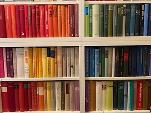 Bücher Paket | 30 Gebundene Bücher | Sammlung Deko Vintage Romane & Sachbücher - Bild 1 von 3